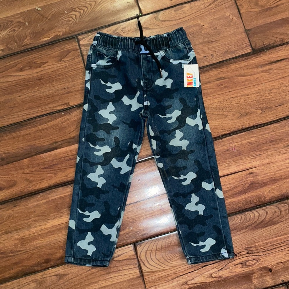 BNWT camo jeans